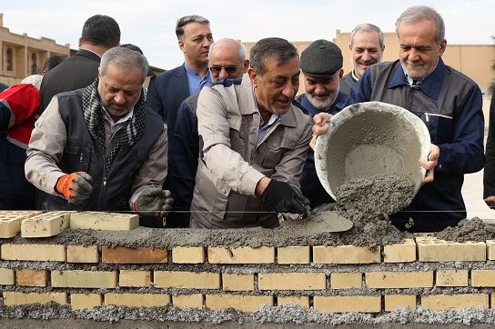 چرا بیل دست گرفتن مسعود پزشکیان جنجالی شد؟!