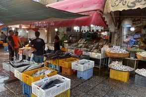 بنر متفاوت یک مغازه‌دار تنبل جلب توجه کرد