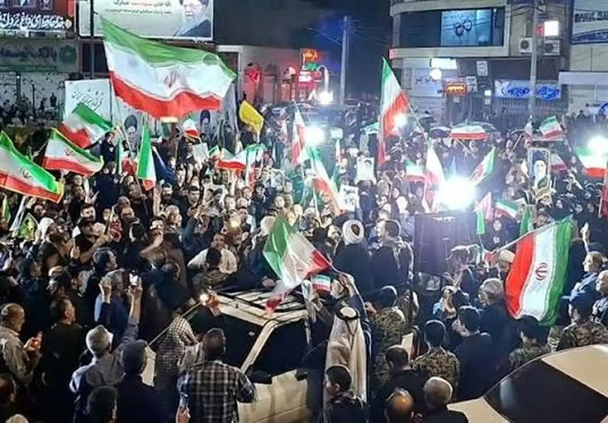 پلاکارد متفاوتی که در تجمعات شبانه دیده شد
