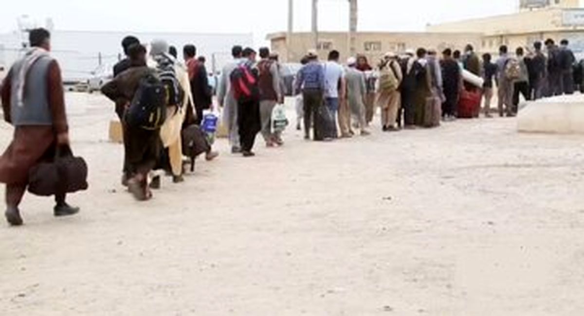  ناراحتی روزنامه اصولگرا از جمع‌آوری اتباع افغان 