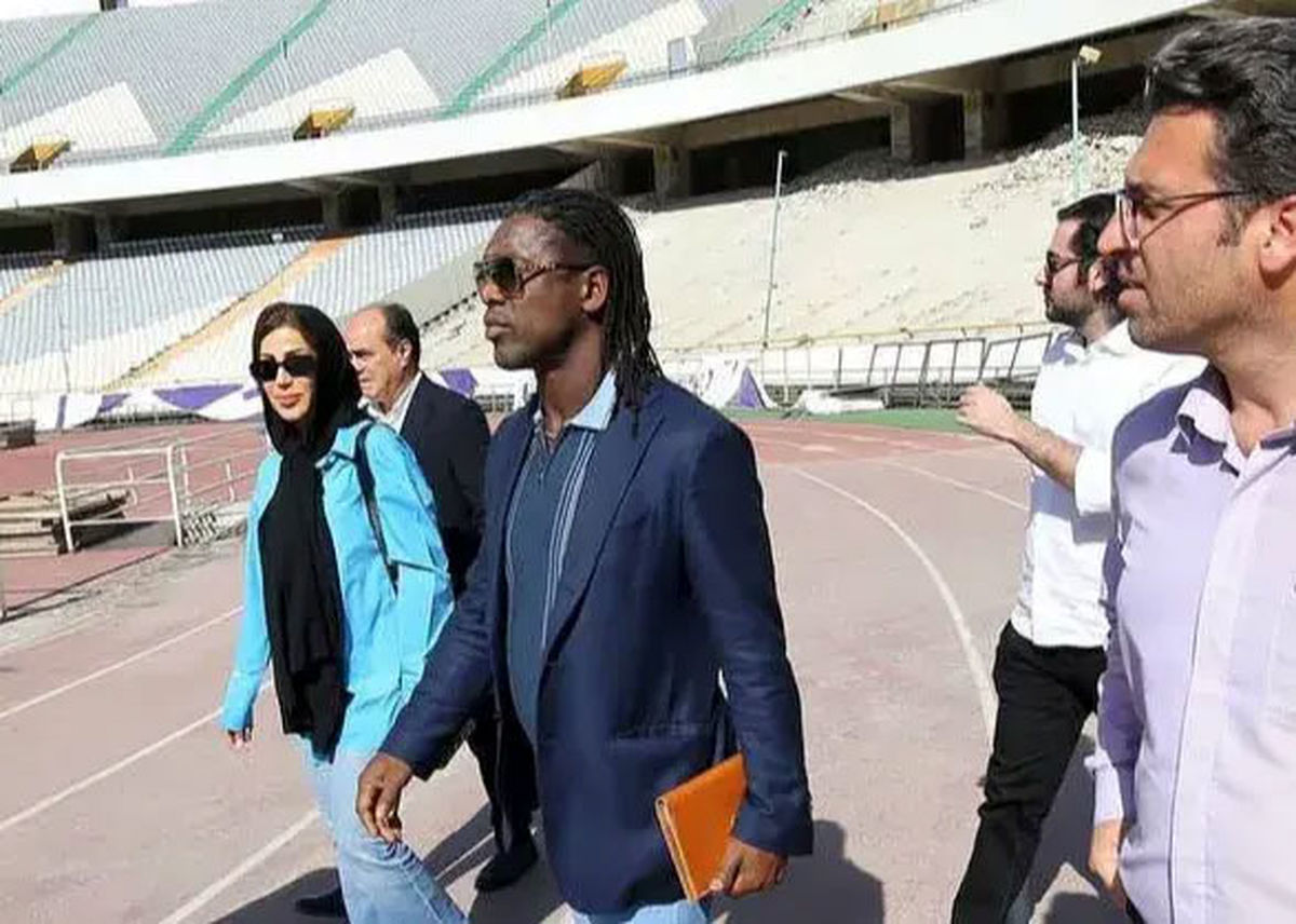   همسر سیدورف از کنار او جنب نمی‌خورد 
