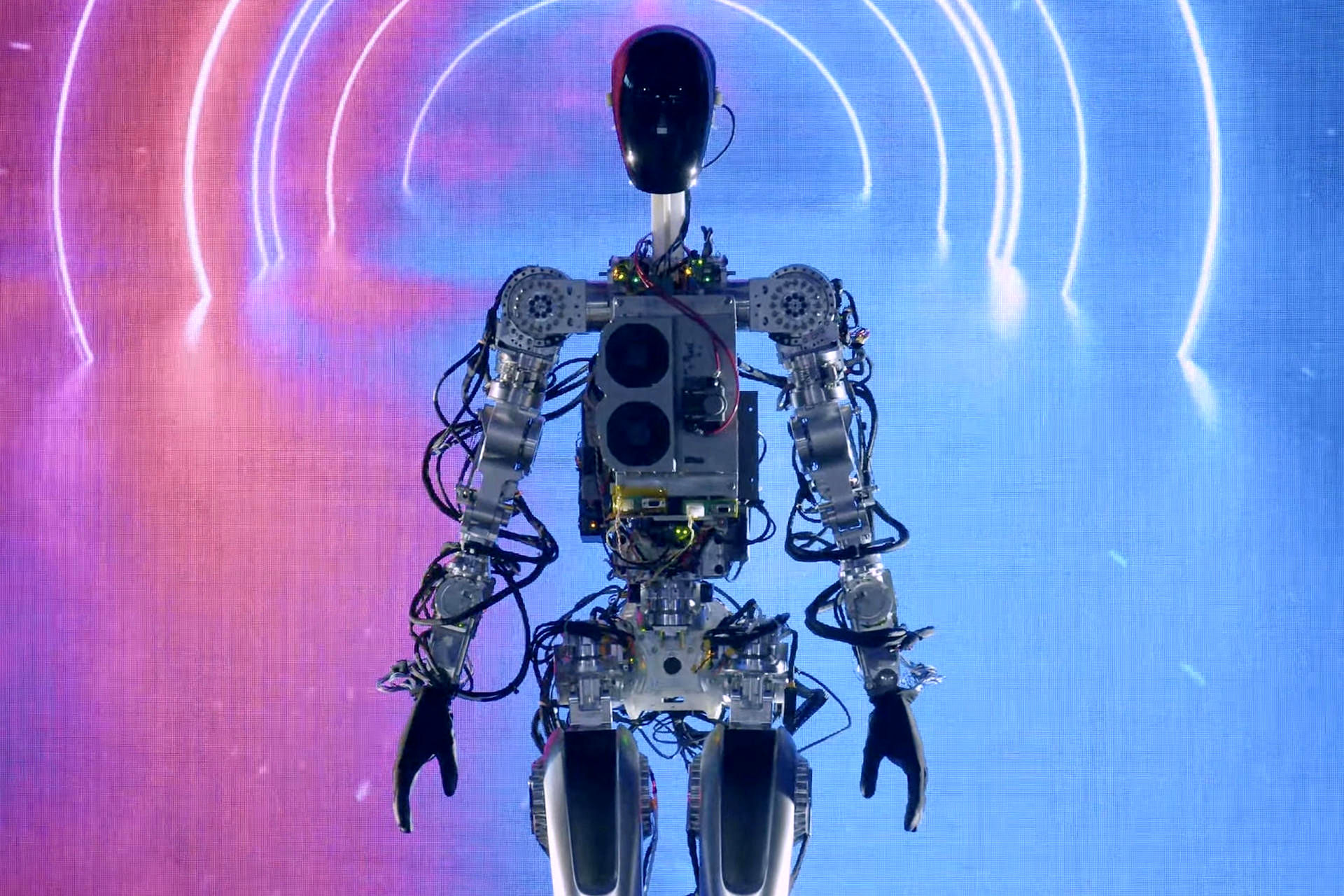 تصاویر شگفت‌‎انگیز از ربات انسان‌نمای تسلا 