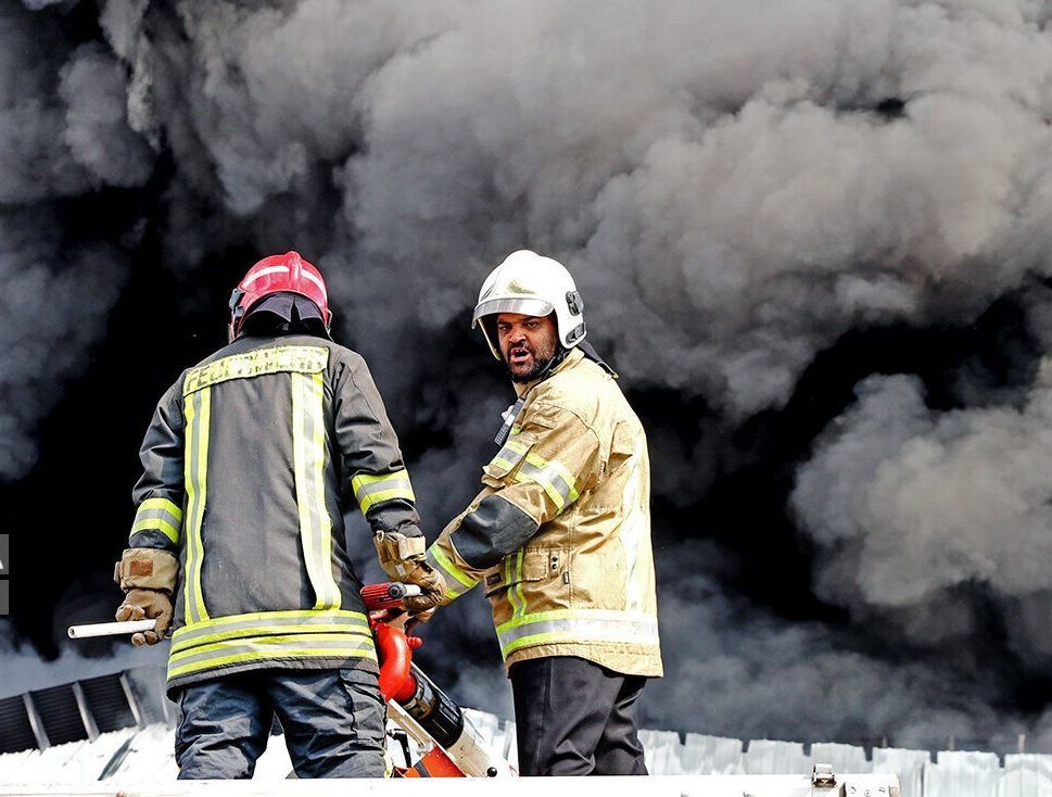 آتش‌سوزی مهیب سوله ۲ هزار متری در مشهد