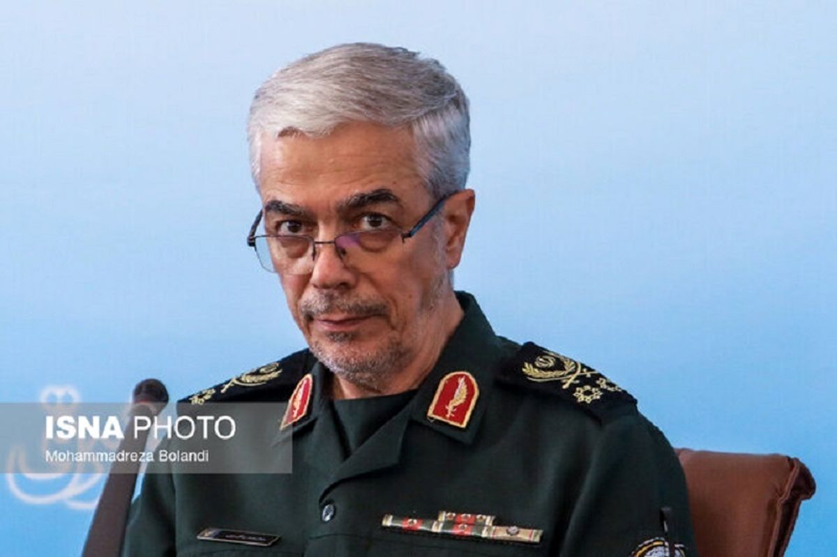 سرلشکر باقری: با جامعه درحال تحول نمیشود با باتوم برخورد کرد