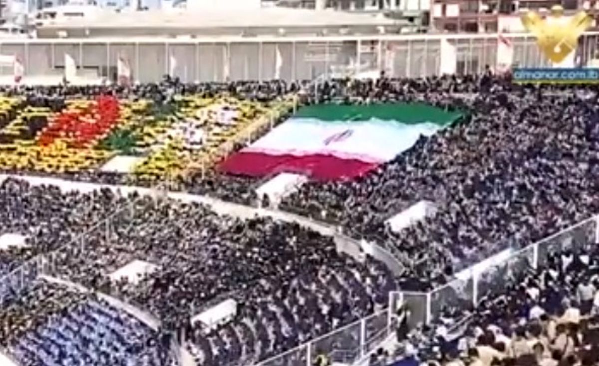 پرچم ایران در تجمع بزرگ لبنانی‌ها برافراشته شد