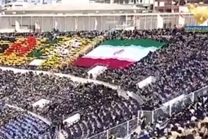 پرچم ایران در تجمع بزرگ لبنانی‌ها برافراشته شد