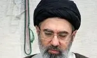 سیدمجتبی خامنه‌ای، فرزند رهبر انقلاب در ۱۲ سالگی در کنار پدر