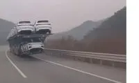 روش عجیب حمل خودروهای لوکس در دل جاده