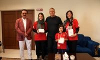 تصویری از هدیه نفیس مالک تراکتور به خانواده اسکوچیچ 