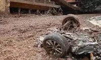 شمایل عجیب یک خودرو آسیب‌دیده در سیل چالوس
