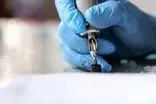 خالکوبی روی دست کودک ۲۲ماهه توسط مادر سنگدل