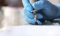 خالکوبی روی دست کودک ۲۲ماهه توسط مادر سنگدل