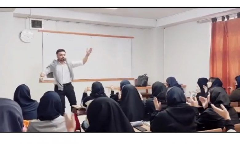 شیوه آهنگین آقا معلم برای تدریس عربی در کلاس دخترانه