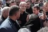 شعار خبرساز هنگام حضور پزشکیان در مراسم تشییع