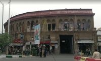 زشتی و زیبایی یک عکس از خیابان مولوی