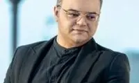 واکنش تند خواننده مشهور به اخراج افشین آذری از تلویزیون