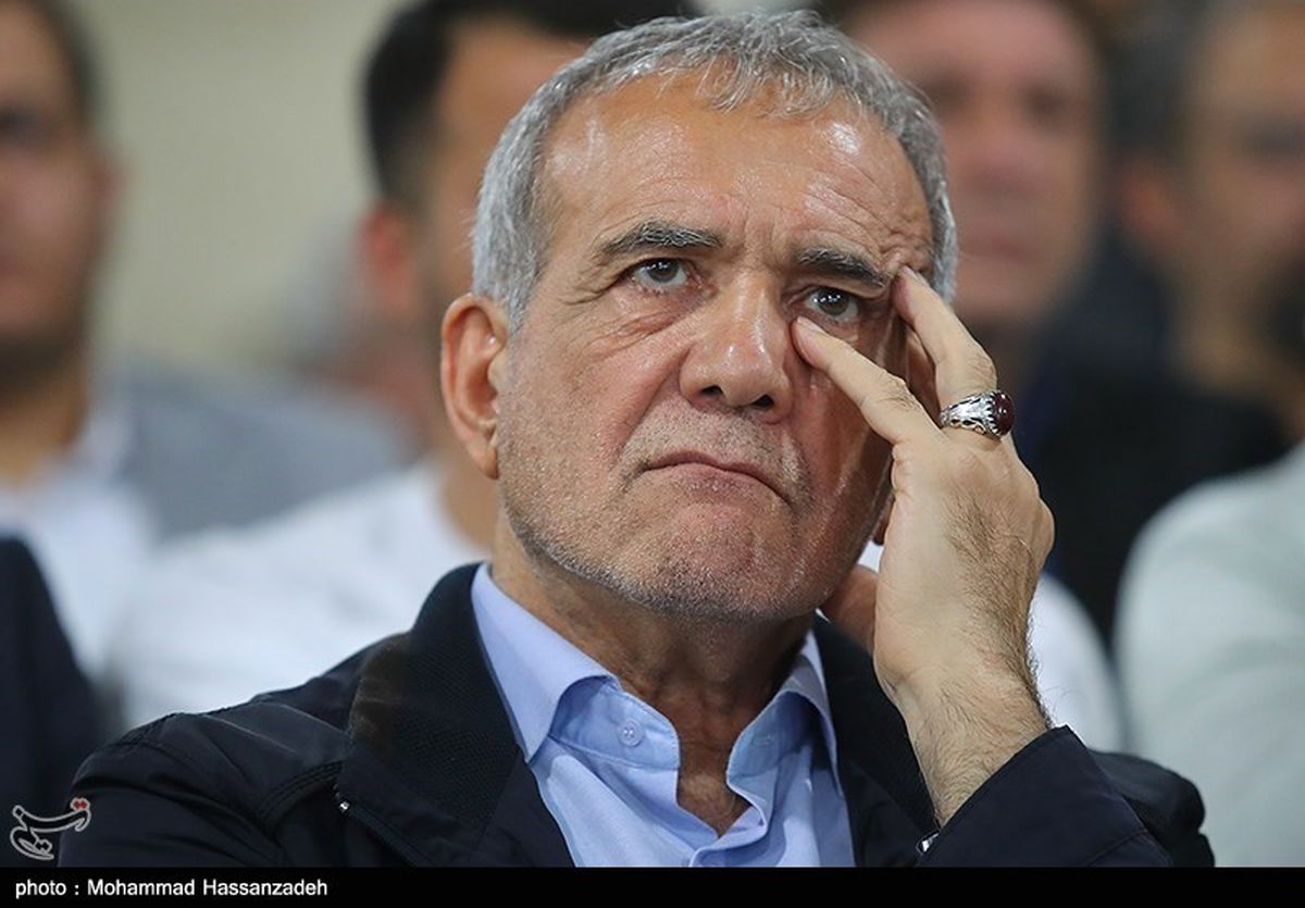   پزشکیان: آمریکا با سلاح ما را به جان هم می‌اندازد 