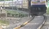 تنبیه مزاحم بین راه توسط مسئول قطار!
