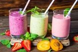 طرز تهیه ۲ مدل نوشیدنی میوه‌ای خنک برای روز‌های گرم!