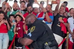 پلیس آمریکا لیدر هواداران رقیب ایران شد!