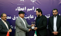 ایرانسل تندیس ملی رعایت حقوق مصرف‌کنندگان را دریافت کرد