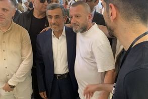 احمدی‌نژاد با سوال شهروند ترکیه‌ای درباره پزشکیان گیر افتاد!