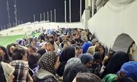 زنان تماشاگر بازی استقلال در استادیوم حبس شدند