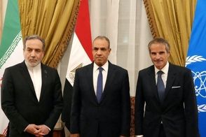 قابی از دیدار عباس عراقچی با رافائل گروسی