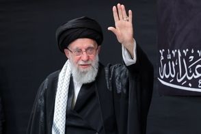 «ای ایران بخوان» بر روی دیوارنگاره میدان انقلاب