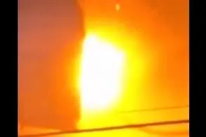 تصاویر دلهره‌آور از حرکت تانکر شعله‌ور در خیابان‌!