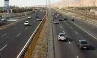 اقدام جنون‌آمیز چند جوان پشت کامیون در اتوبان!