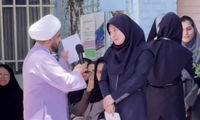 پاسخ غیرمنتظره دانش‌آموز دختر به سوال یک روحانی در مدرسه!