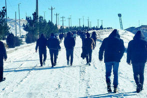 تراکتوری‌ها در برف و یخبندان گرفتار شدند