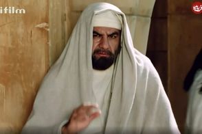 «نینیفرکبتا» سریال یوسف پیامبر در دفتر کارش در آمریکا