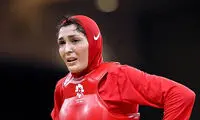 قطرات طلایی اشک بر گونه قهرمان ایران