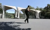 تجمع شبانه مردم در مقابل سردر دانشگاه تهران