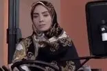 مجری زن صداوسیما در برنامه زنده پشت تراکتور نشست