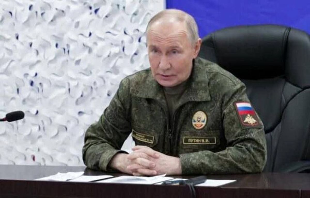 پوتین در اقدامی معنادار لباس نظامی پوشید