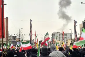 حضور متفاوت و غافلگیرکننده پزشکیان در راهپیمایی امروز!