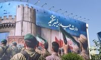 دیوارنگار بزرگ میدان انقلاب جلب توجه کرد