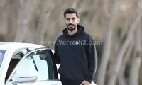 ستاره جدید پرسپولیس با خودروی سفید در راه تهران!