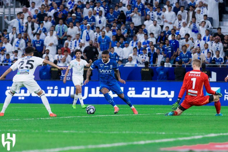 الهلال 4 روز پس از استقلال صدرنشین شد