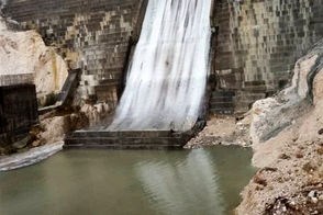 سد «اخند» عسلویه برای نخستین بار سرریز شد