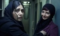 فیلم زیرخاکی از باران کوثری در حال کری‌خوانی برای پرسپولیسی‌ها