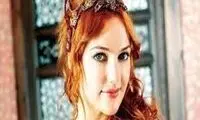 تصویر جدید خرم سلطان با گوشواره و عینک فوق لاکچری‌اش