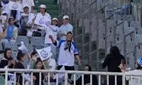  شادی مادربزرگ ملوانی رو سکوی هواداران