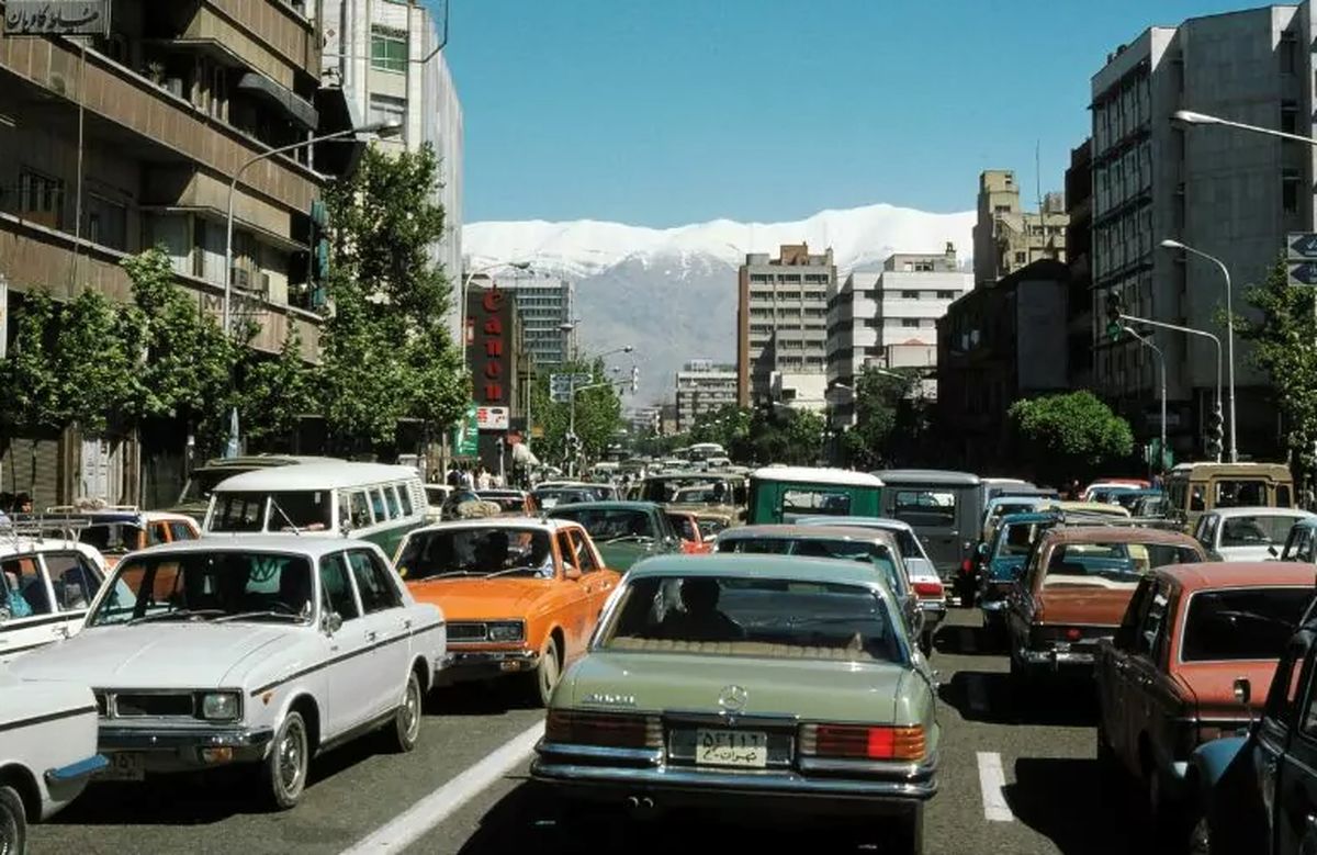 عکس نوستالژیک از یک بستنیفروشی در تهران