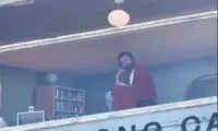 بیلبورد تبلیغاتی نتفلیکس به خانه یک بازیگر تبدیل شد
