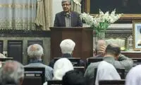 تصویری متفاوت از یک زن در مراسم یادمان امام خمینی