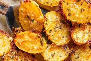 طرز تهیه سیب‌زمینی کریسپی و طلایی خانگی